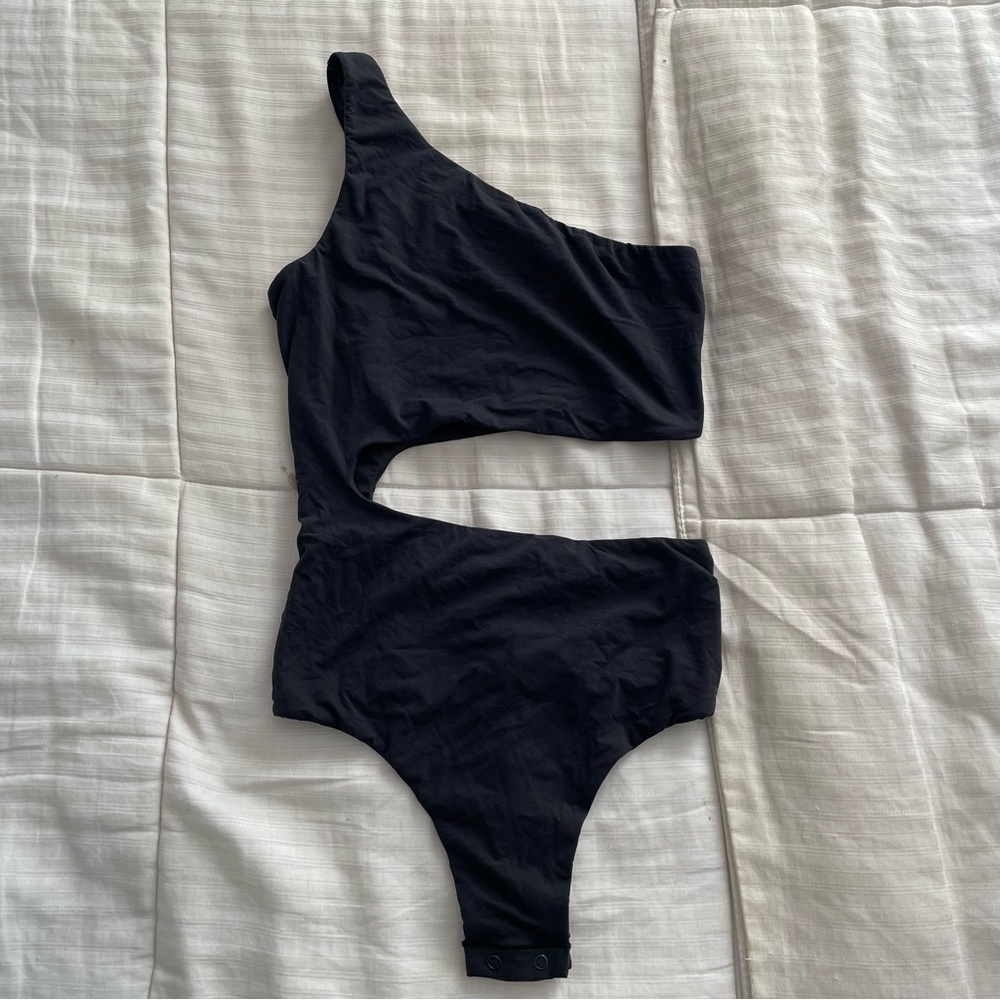 SKIMS CUT-OUT BODYSUIT!